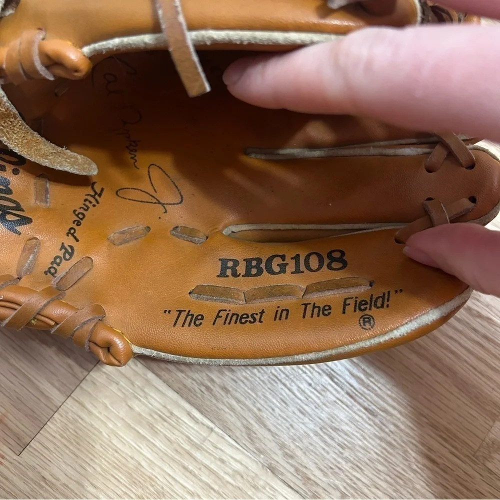 Rawlings RBG108 10 Inch Right Handed Baseball Glove Tan Carl Ripken Jr.